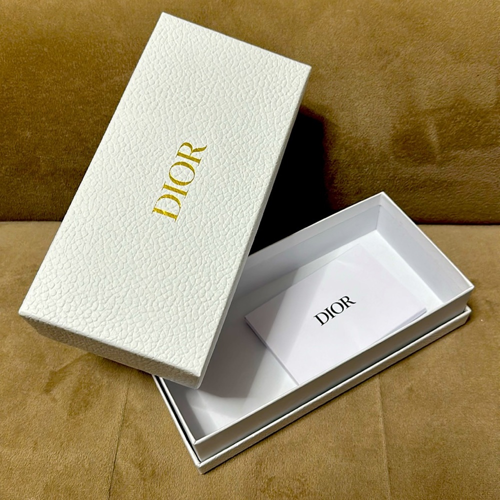 Dior Gift Box - Picture 2 of 6
